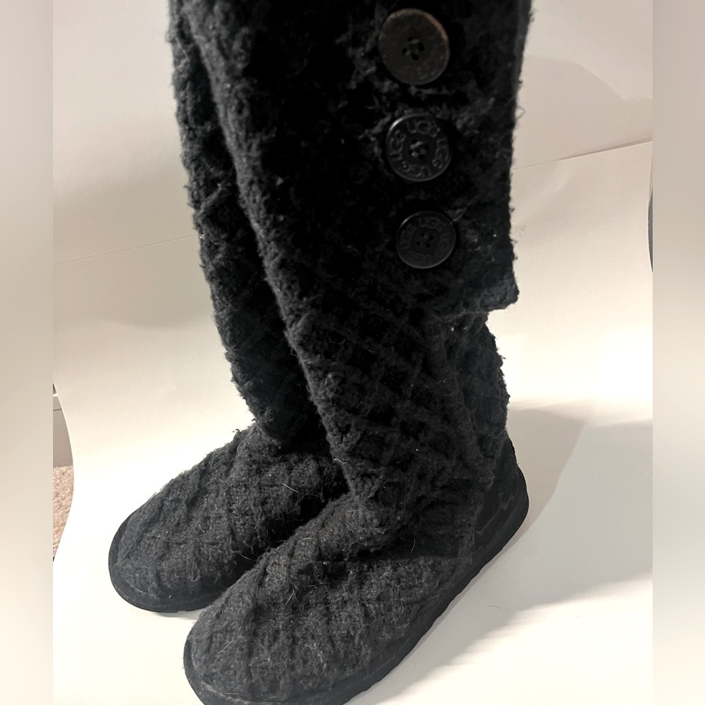 Black Knit Uggs with buttons - size 7 Canadian.